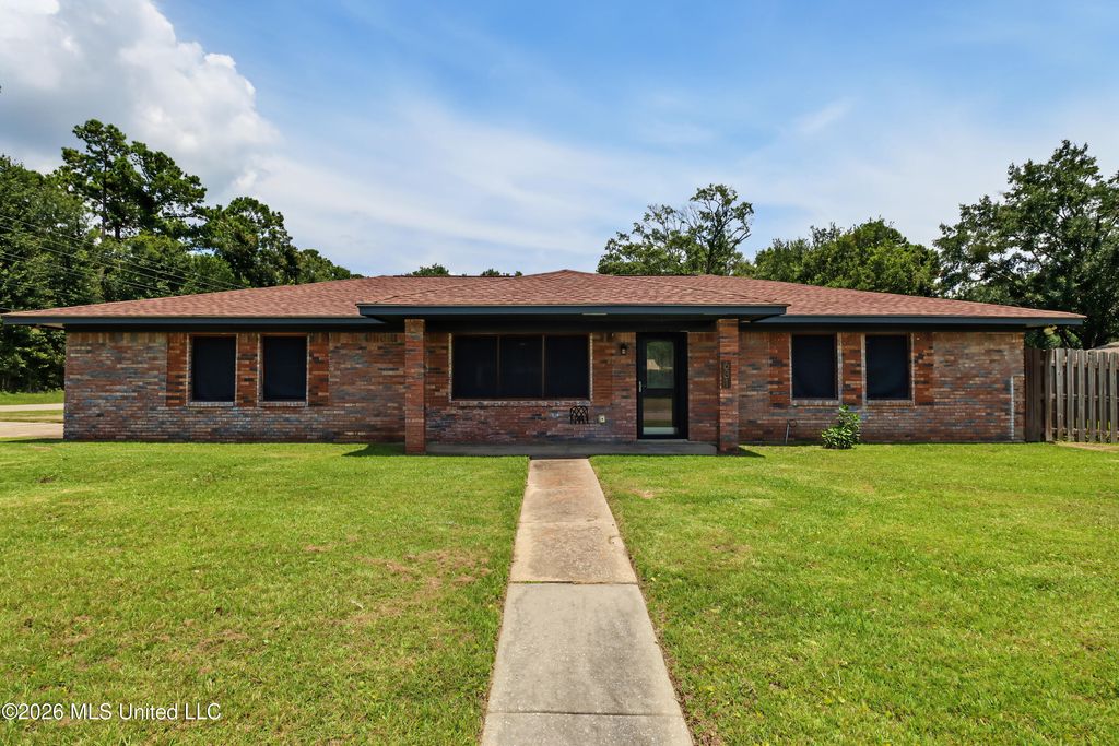631 Michelle Drive, Biloxi, MS 39532