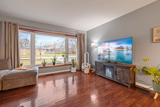 3S481 Osage Drive, Glen Ellyn, IL 60137