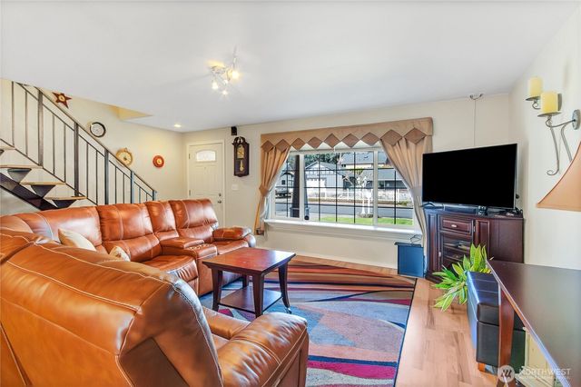 14305 14307 107th Avenue Ct E, Puyallup, WA 98374