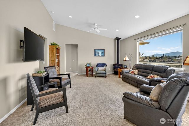 2350 10th Street NE, East Wenatchee, WA 98802