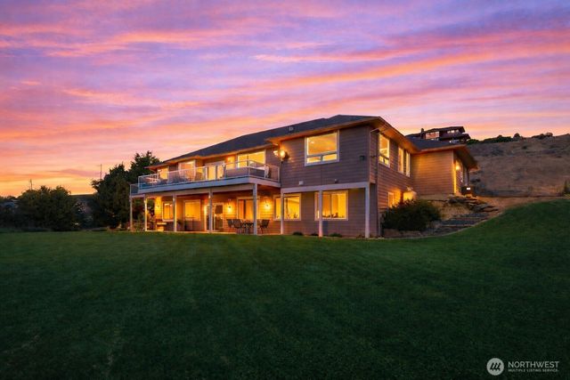 2350 10th Street NE, East Wenatchee, WA 98802