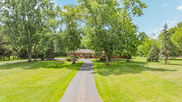5248 Brookside Drive, Shelby Twp, MI 48316