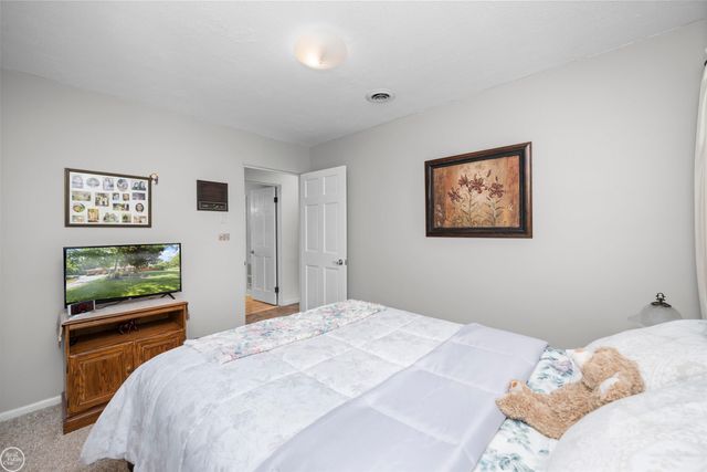 5248 Brookside Drive, Shelby Twp, MI 48316