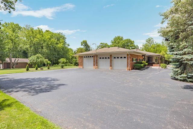 5248 Brookside Drive, Shelby Twp, MI 48316