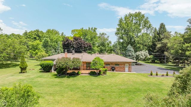 5248 Brookside Drive, Shelby Twp, MI 48316