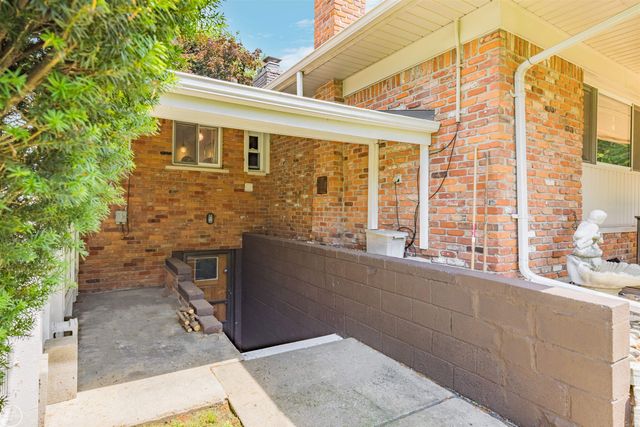 5248 Brookside Drive, Shelby Twp, MI 48316