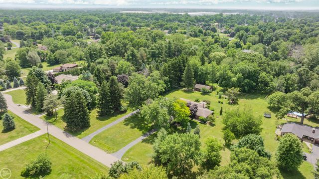 5248 Brookside Drive, Shelby Twp, MI 48316