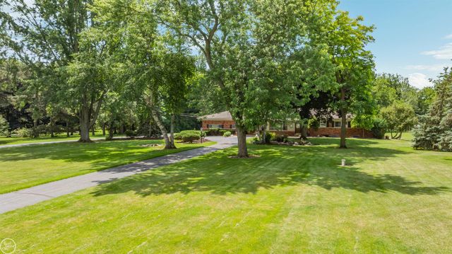 5248 Brookside Drive, Shelby Twp, MI 48316