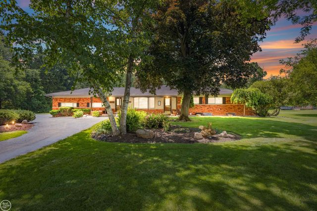 5248 Brookside Drive, Shelby Twp, MI 48316