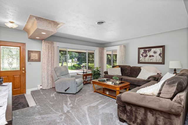 5248 Brookside Drive, Shelby Twp, MI 48316