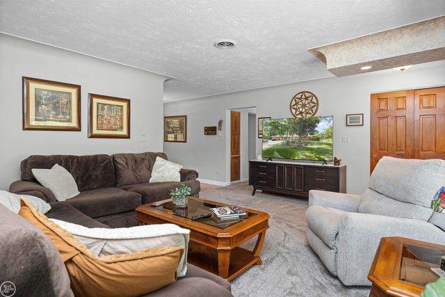 5248 Brookside Drive, Shelby Twp, MI 48316