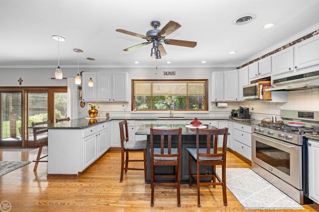 5248 Brookside Drive, Shelby Twp, MI 48316
