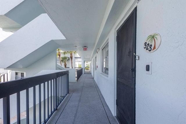 6698 N 10th Ave Avenue N 323, Lake Worth, FL 33467