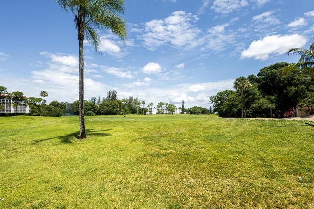 6698 N 10th Ave Avenue N 323, Lake Worth, FL 33467
