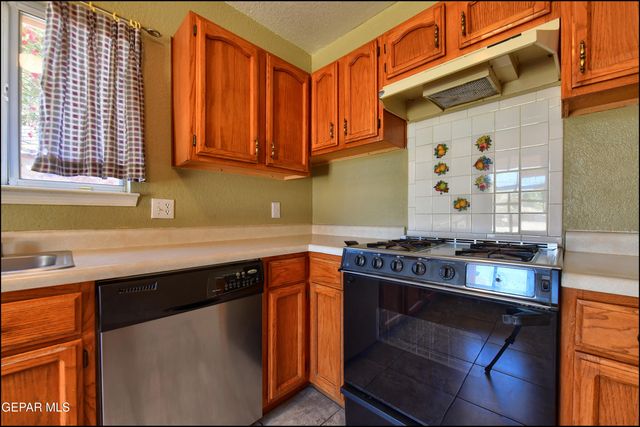 7317 DESIERTO RICO Avenue, El Paso, TX 79912