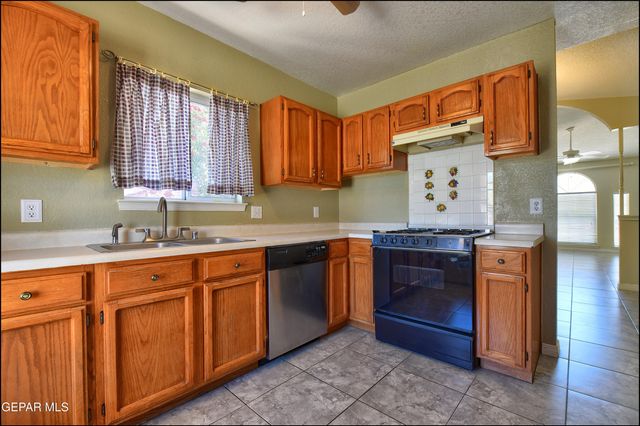 7317 DESIERTO RICO Avenue, El Paso, TX 79912