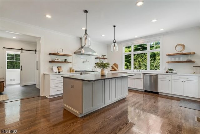 54 Oakridge Rd, Verona Twp., NJ 07044