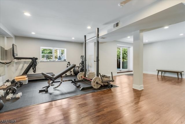 54 Oakridge Rd, Verona Twp., NJ 07044