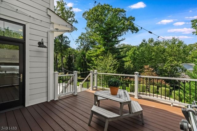 54 Oakridge Rd, Verona Twp., NJ 07044