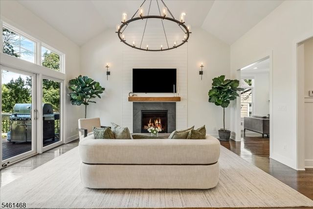 54 Oakridge Rd, Verona Twp., NJ 07044
