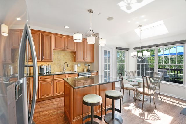 25 Harborside Way, Hawthorn Woods, IL 60047