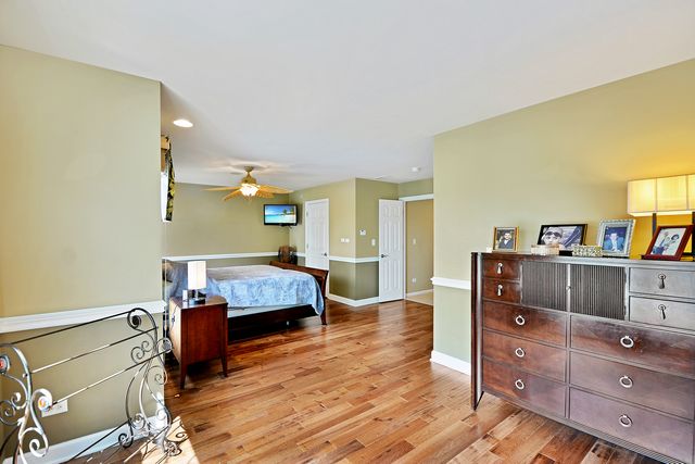 25 Harborside Way, Hawthorn Woods, IL 60047