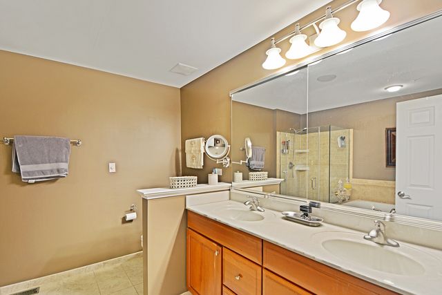 25 Harborside Way, Hawthorn Woods, IL 60047