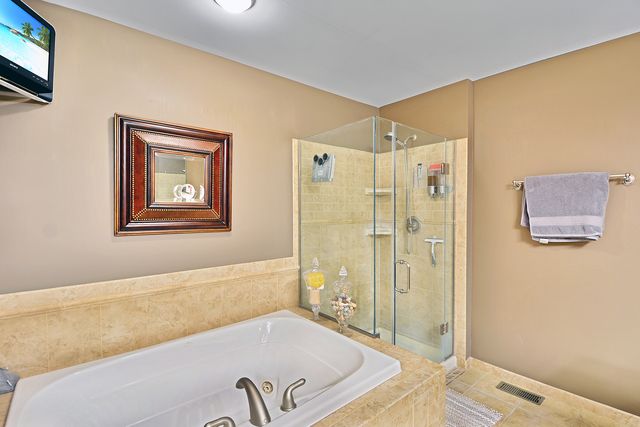 25 Harborside Way, Hawthorn Woods, IL 60047