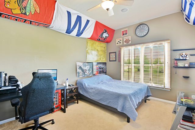 25 Harborside Way, Hawthorn Woods, IL 60047