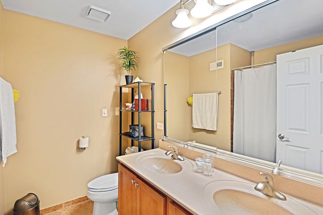 25 Harborside Way, Hawthorn Woods, IL 60047