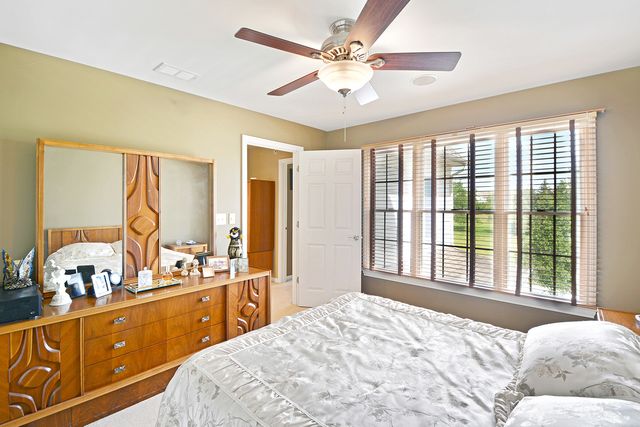 25 Harborside Way, Hawthorn Woods, IL 60047