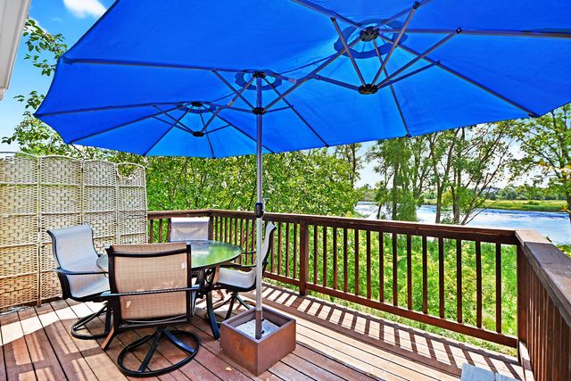 25 Harborside Way, Hawthorn Woods, IL 60047