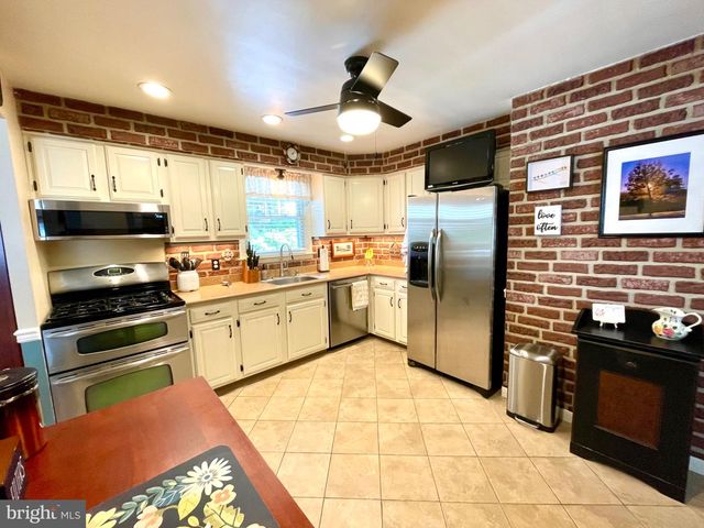 2731 CAMBRIDGE RD, York, PA 17402