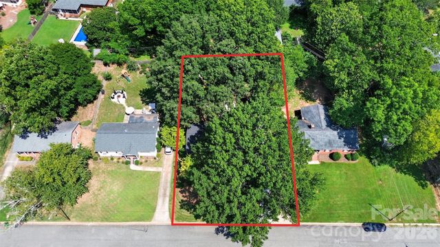 831 Faircrest Drive, Charlotte, NC 28210