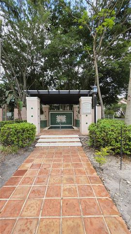 12136 Saint Andrews Place 108, Miramar, FL 33025