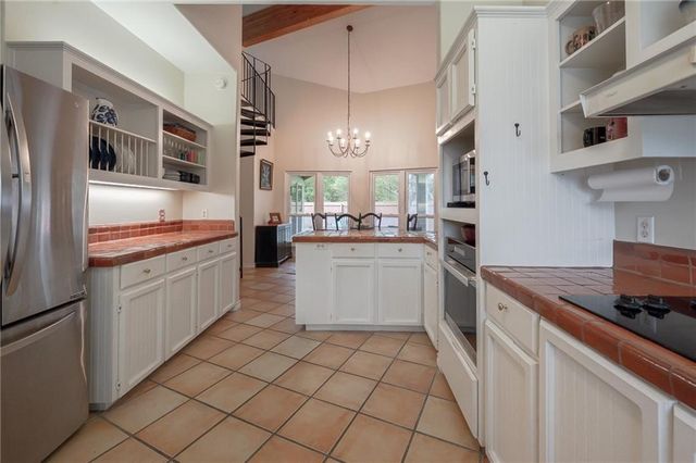 610 Bent Tree St, Rockport, TX 78382