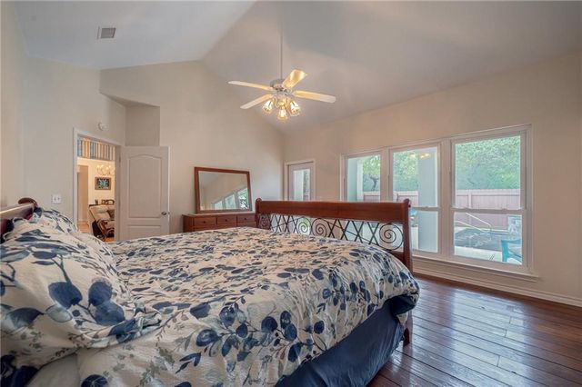610 Bent Tree St, Rockport, TX 78382