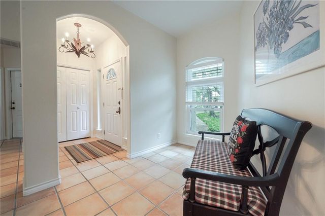 610 Bent Tree St, Rockport, TX 78382