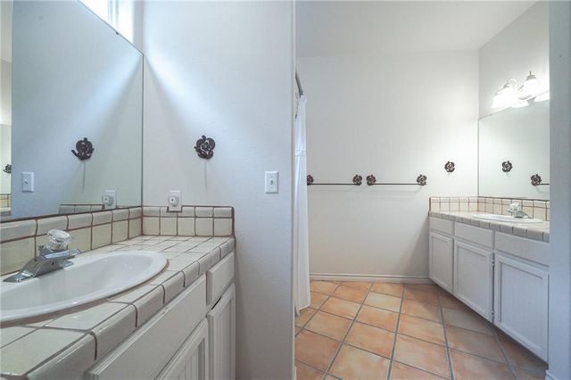610 Bent Tree St, Rockport, TX 78382