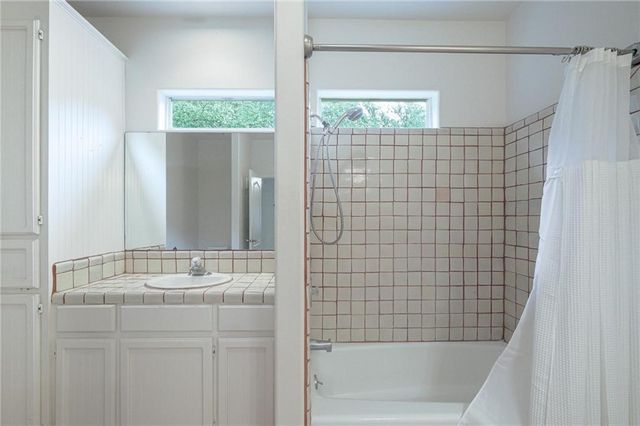 610 Bent Tree St, Rockport, TX 78382