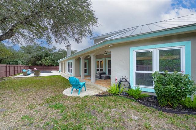 610 Bent Tree St, Rockport, TX 78382