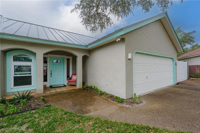 610 Bent Tree St, Rockport, TX 78382
