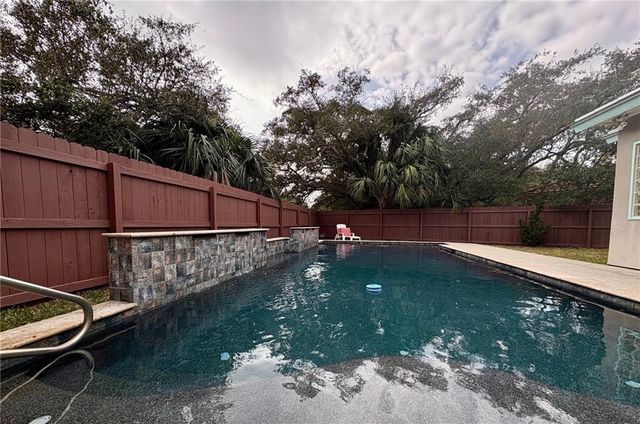 610 Bent Tree St, Rockport, TX 78382