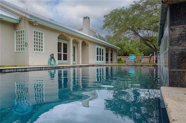 610 Bent Tree St, Rockport, TX 78382
