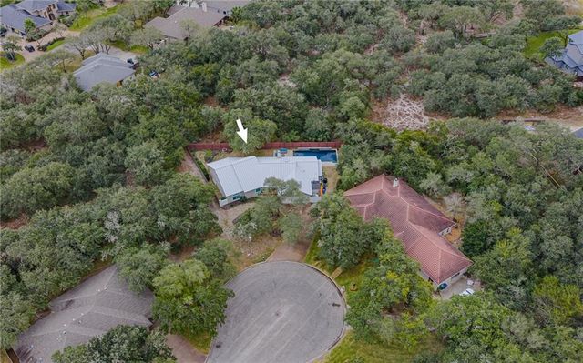 610 Bent Tree St, Rockport, TX 78382