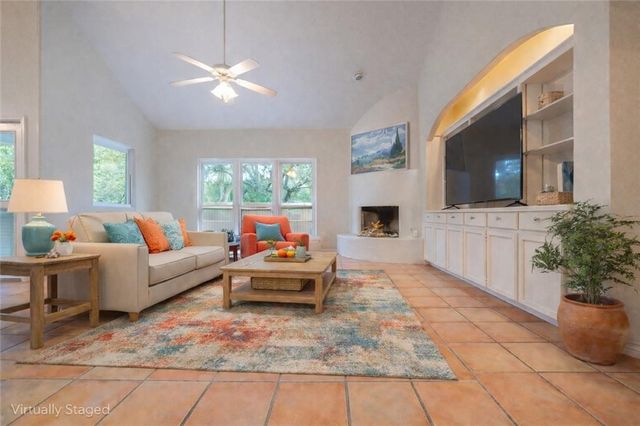 610 Bent Tree St, Rockport, TX 78382