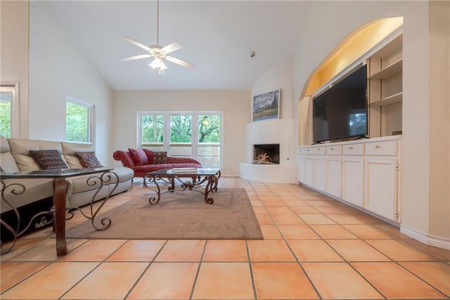 610 Bent Tree St, Rockport, TX 78382