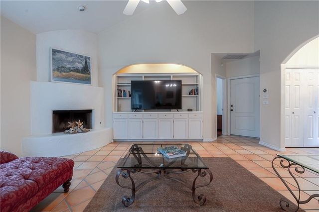 610 Bent Tree St, Rockport, TX 78382