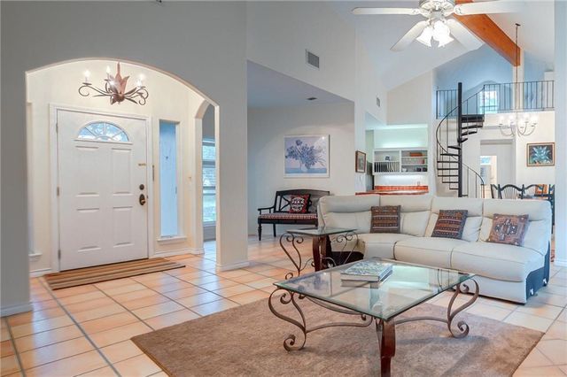 610 Bent Tree St, Rockport, TX 78382