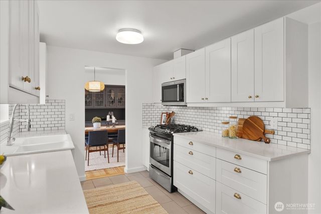 7718 204th Place SW, Edmonds, WA 98026